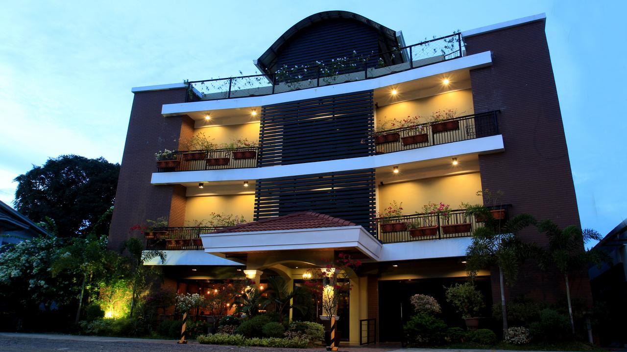 North Garden Suites Davao City Buitenkant foto